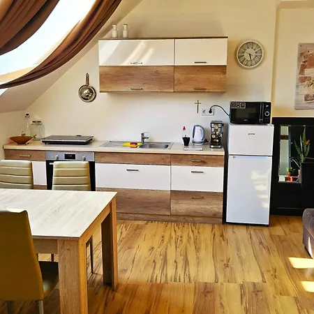 Jarina Aranyhid * Balatonalmádi